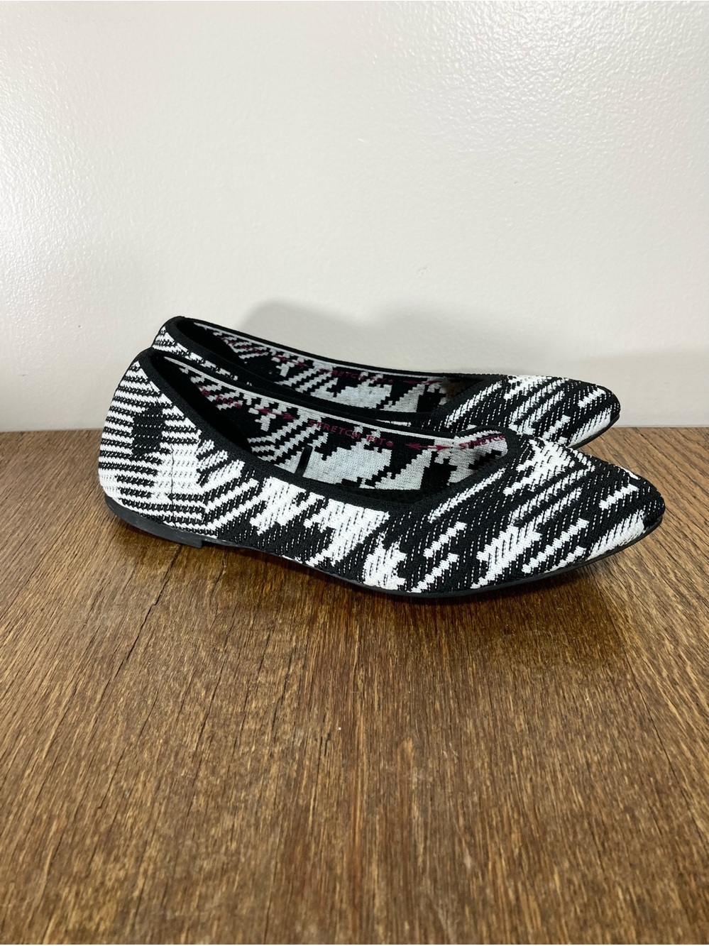 Skechers Cleo Point Slip On Women’s Size 8.5 Black/White